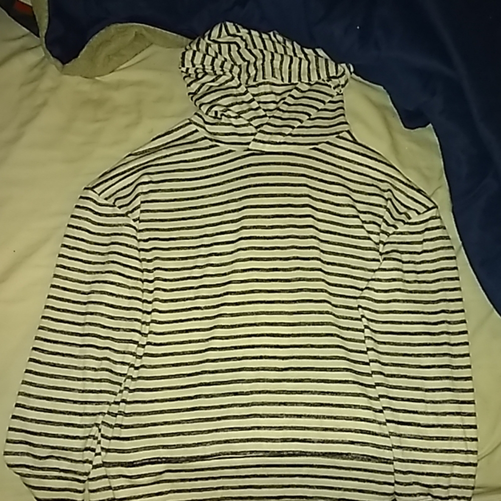 A hoodie/long sleeve/